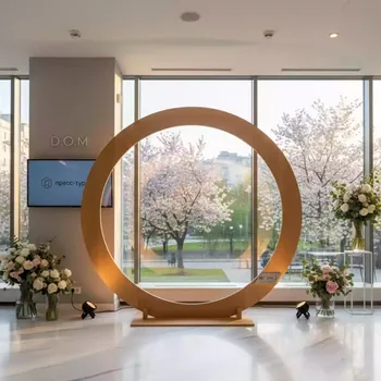 Аренда Каркас арки круглый деревянный диаметр 2,0 м в ресторане «D.O.M» — ART SPACE
