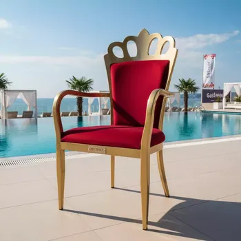 Аренда Стул Хит с закругленными подлокотниками золото корона красная в Sport Inn Hotel & Wellness — ART SPACE