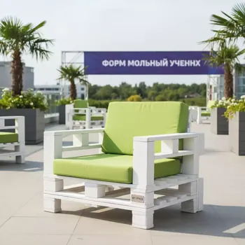 Аренда Кресло из поддонов белое с зеленой подушкой в Gamma Sirius — ART SPACE
