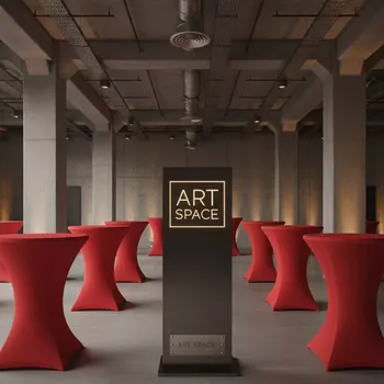 Аренда Стрейч чехол красный на коктейльный стол в Pullman Sochi Centre — ART SPACE