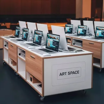 Аренда Класс мобильный компьютерный ноутбуки 15 1 в Red Arena — ART SPACE