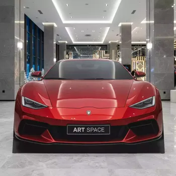Аренда Ростовая фигура красный автомобиль в Grand Karat Sochi — ART SPACE