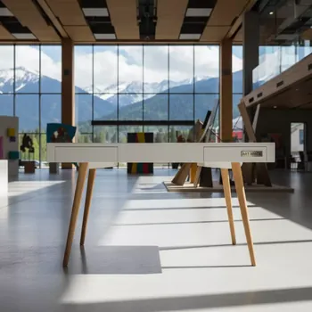 Аренда Стол письменный Pyramid белый светлое дерево 118х53 в Rixos Krasnaya Polyana — ART SPACE