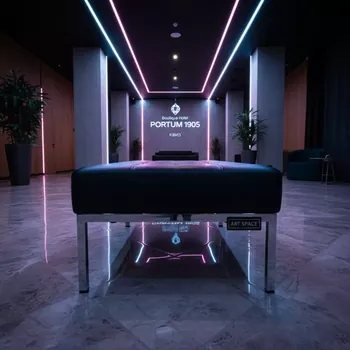 Аренда Банкетка Silver Black черная в Boutique Hotel PORTUM 1905 — ART SPACE