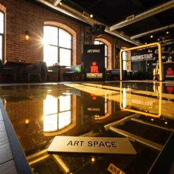 Аренда Пол зеркальный для фотозоны золотой в ресторане «Сыроварня» — ART SPACE