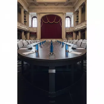 Аренда Стол овальный для переговоров в Зимнем театре — ART SPACE