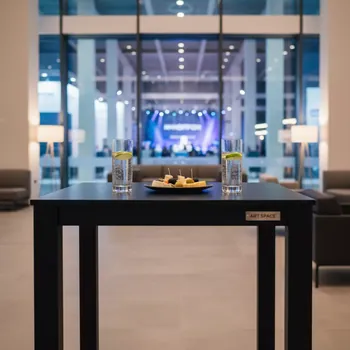Аренда Стол барный фуршетный черный квадратный 70х70 см в Radisson Blu Resort & Congress Centre — ART SPACE