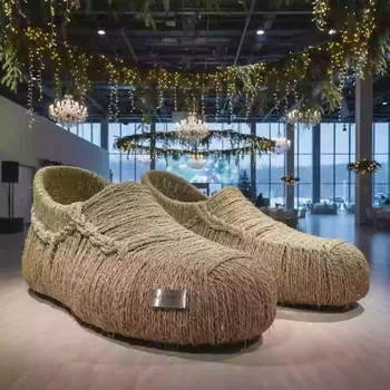 Аренда Лапти гигантские в VK Stadium Sirius — ART SPACE