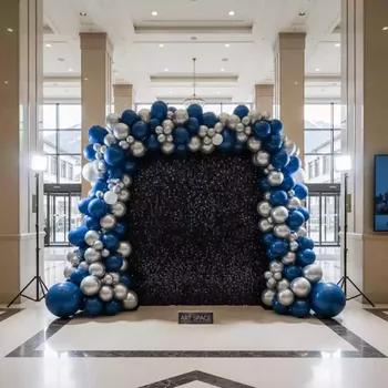 Аренда Фотозона черные пайетки с гирляндами из шаров в Golden Tulip Rosa Khutor — ART SPACE