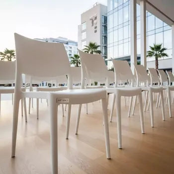 Аренда Стул Miss Bibi пластиковый белый прозрачный в Courtyard by Marriott Sochi — ART SPACE