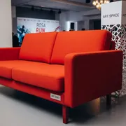 Аренда Диван двухместный klippan красный в банкетном зале «Дельфин» — ART SPACE