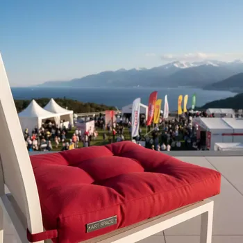 Аренда Подушка на стул Justina красная в Cosmos Sochi Hotel — ART SPACE