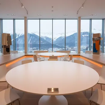 Аренда Столешница круглая Werzalit D 800 белый в Rixos Krasnaya Polyana — ART SPACE