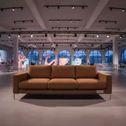Аренда Диван трехместный Kubus коричневый в банкетном зале «Дельфин» — ART SPACE