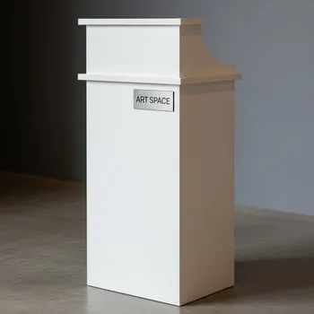 Аренда Стойка информационная 120 см на VIP теплоходе (Морпорт Сочи) — ART SPACE