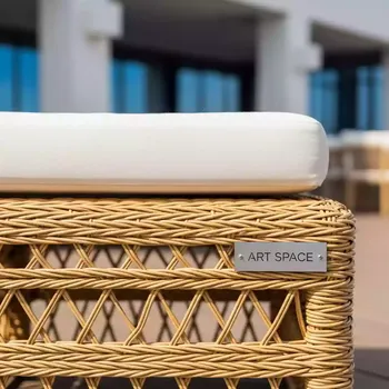 Аренда Оттоманка плетеная с подушкой соломенная Лунго в Sport Inn Hotel & Wellness — ART SPACE
