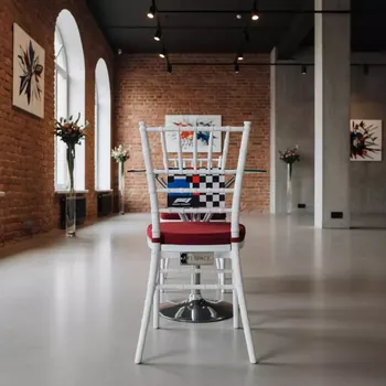 Аренда Стул Кьявари поликарбонатный белый в Маринс Парк Отеле — ART SPACE