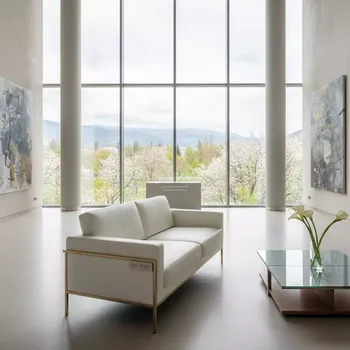 Аренда Диван двухместный Andrian white & gold в Cosmos Sochi Hotel — ART SPACE