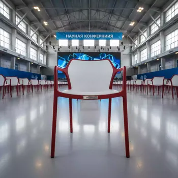 Аренда Стул пластиковый Miss Bibi белый красный в Ледовом дворце «Айсберг» — ART SPACE
