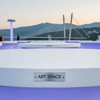 Аренда Стол Лидер 3 диаметр 1800 мм полностью белый в Skypark Sochi — ART SPACE