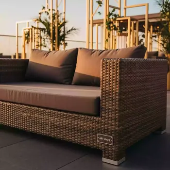 Аренда Диван пластиковый плетеный Miami Lounge Sofa с подушкой коричневый в Radisson Collection Paradise — ART SPACE