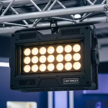 Аренда Прожектор светодиодный COB Blinder W 20х100W в банкетном зале «Дельфин» — ART SPACE