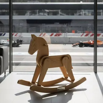 Аренда Лошадка качалка эко деревянная в ледовом дворце «Роза Хутор» — ART SPACE