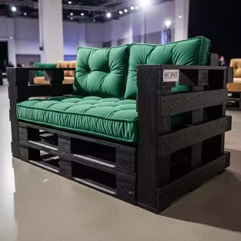 Аренда Диван из паллет двухместный с зелеными подушками в VK Stadium Sirius — ART SPACE