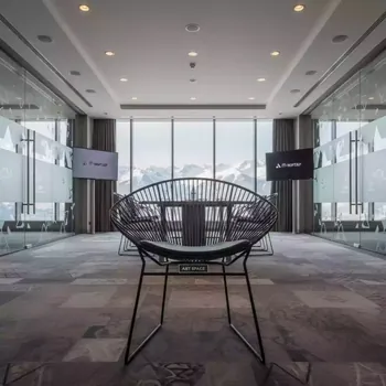 Аренда Стул Race черный на прутке в Courtyard by Marriott Sochi — ART SPACE