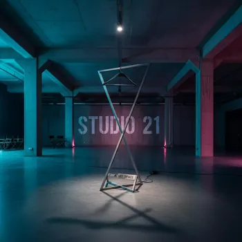 Аренда Вешалка для одежды напольная alla в лофте «Студия 21» — ART SPACE
