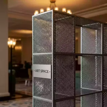 Аренда Стеллаж сетчатый угол внешний в Boutique Hotel PORTUM 1905 — ART SPACE