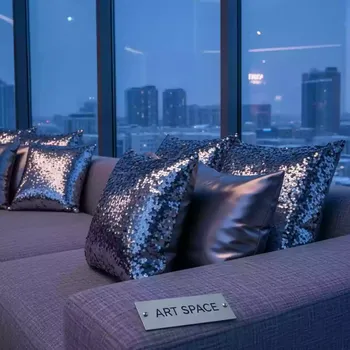 Аренда Комплект подушек с пайетками никель в Panorama by Mercure — ART SPACE