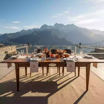 Аренда Стол раздвижной деревянный Lotus 120 в Skypark Sochi — ART SPACE