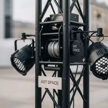 Аренда Элеваторная стойка с лебедкой на Медальной площади — ART SPACE
