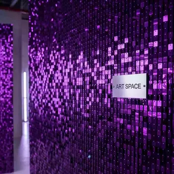 Аренда Фотозона хамелеон из пайеток фиолетовая в Сириус Арене — ART SPACE