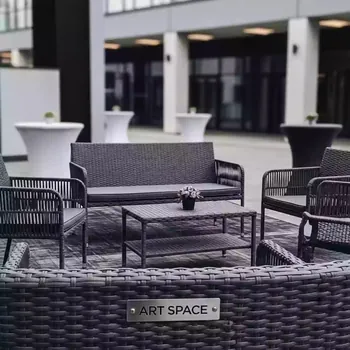 Аренда Комплект мебели из ротанга OUTDOOR Флорида трехместный диван 2 кресла стол узкое плетение графит в ОКЦ «Галактика» — ART SPACE