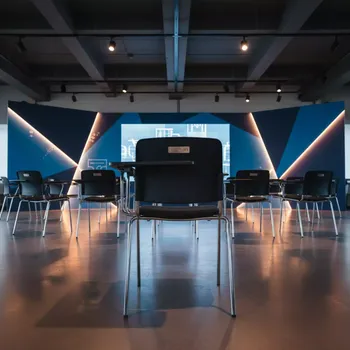 Аренда Стула Iso с пюпитром в Университете «Сириус» — ART SPACE