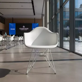 Аренда Стул Race на прутке белый в Courtyard by Marriott Sochi — ART SPACE