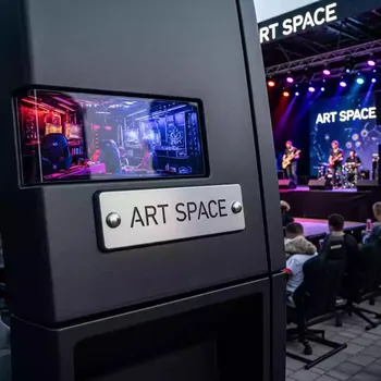 Аренда Клуб компьютерный современный на Медальной площади — ART SPACE