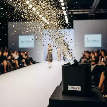 Аренда Конфетти машина на батарее в МФК «Горный» — ART SPACE