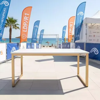 Аренда Стол Лидер 1 1200х800 белый каркас шампань в пляжном клубе Del Mar — ART SPACE