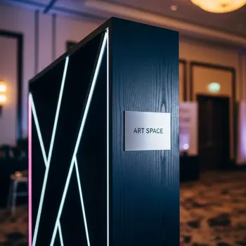 Аренда Пресс волл брус 2,5х2,5 м в Mercure Сочи Центр — ART SPACE