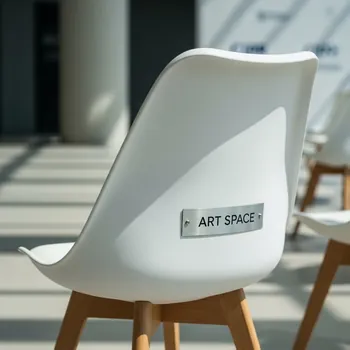 Аренда Стул пластиковый дизайнерский Eames в отеле Radisson Lazurnaya — ART SPACE