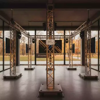 Аренда Тотемы из ферм 2 2,5 м в парке «Ривьера» — ART SPACE