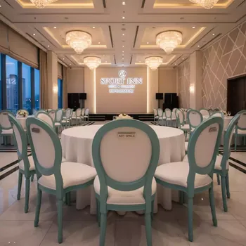 Аренда Комплект мебели стульев Royal Family NICO Тиффани в Sport Inn Hotel & Wellness — ART SPACE