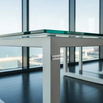Аренда Подстолье Elliot 1500 белое со стемалитом на территории Морпорта Сочи — ART SPACE