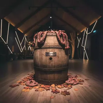 Аренда Реквизит для Хэллоуина бочка с кишками в Red Arena — ART SPACE