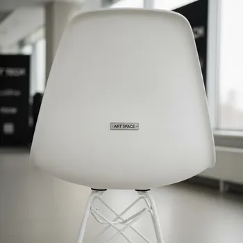 Аренда Стул дизайнерский Eames стиль DSW metal white в Sport Inn Hotel & Wellness — ART SPACE