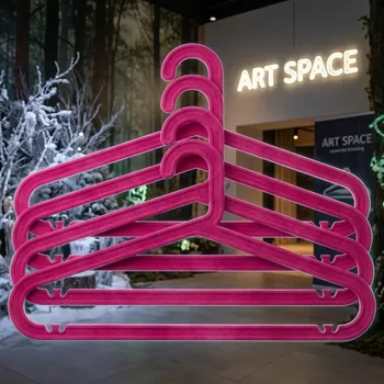 Аренда плечиков для одежды в Сочи в ART SPACE