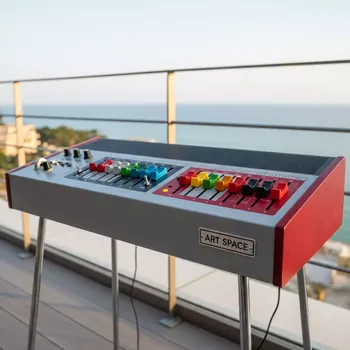 Аренда Инструмент клавишный СССР Юность 70 в ресторане «Sanremo» — ART SPACE